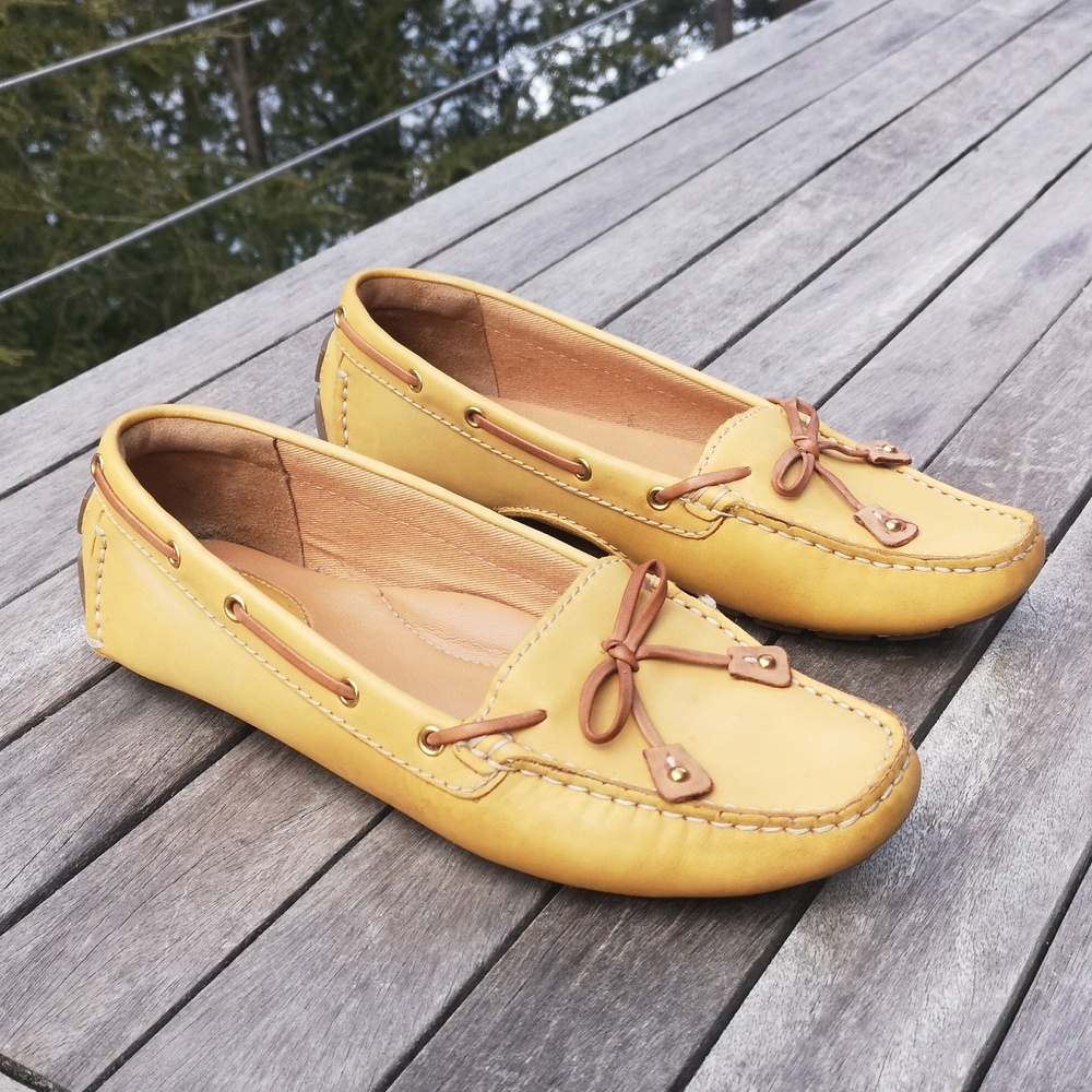 Clarks Artisan leather flats